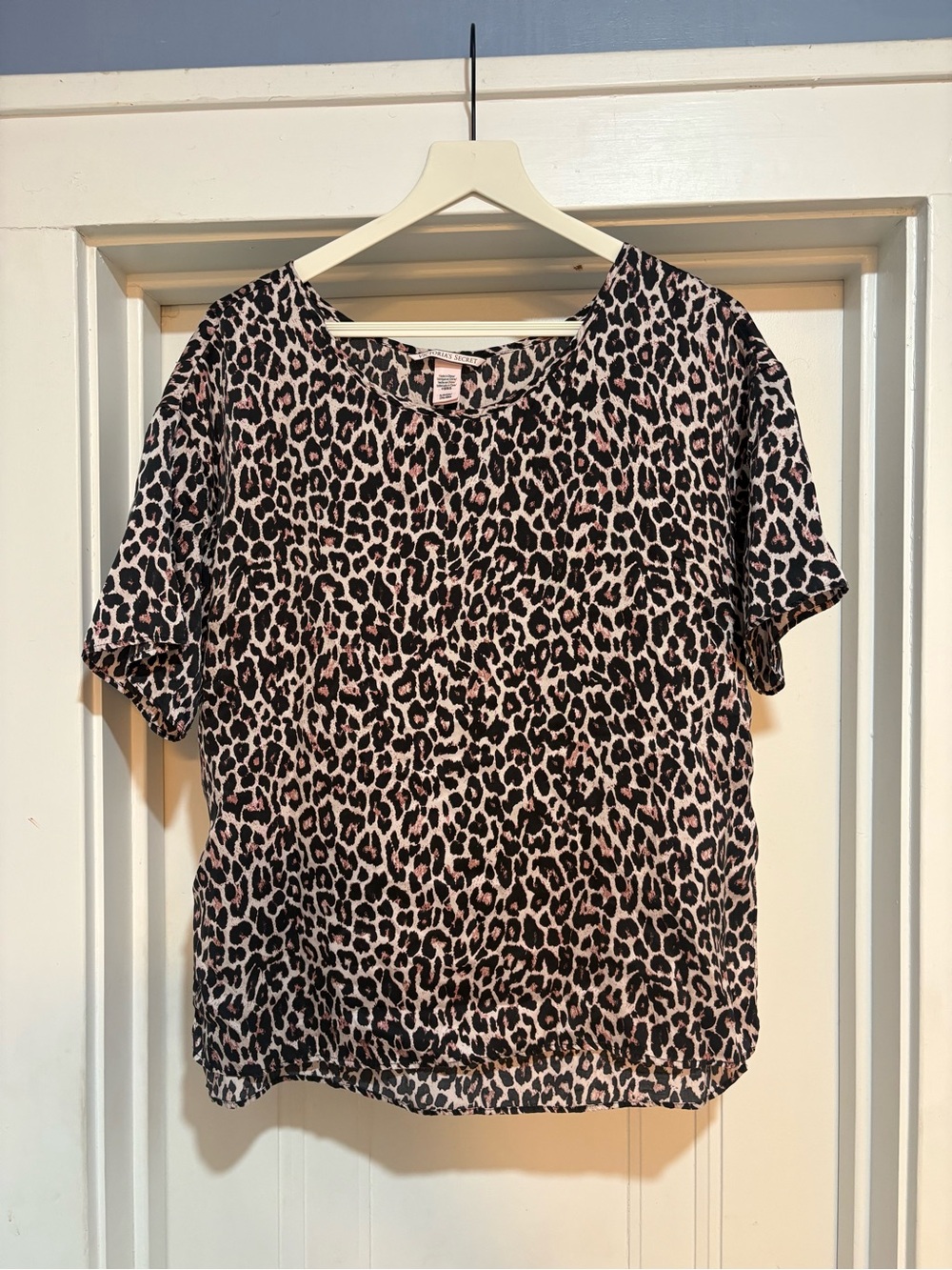 Victoria's Secret Luxe 100% Washable Silk Leopard Print Pyjama Top Size Small - Picture 5 of 10
